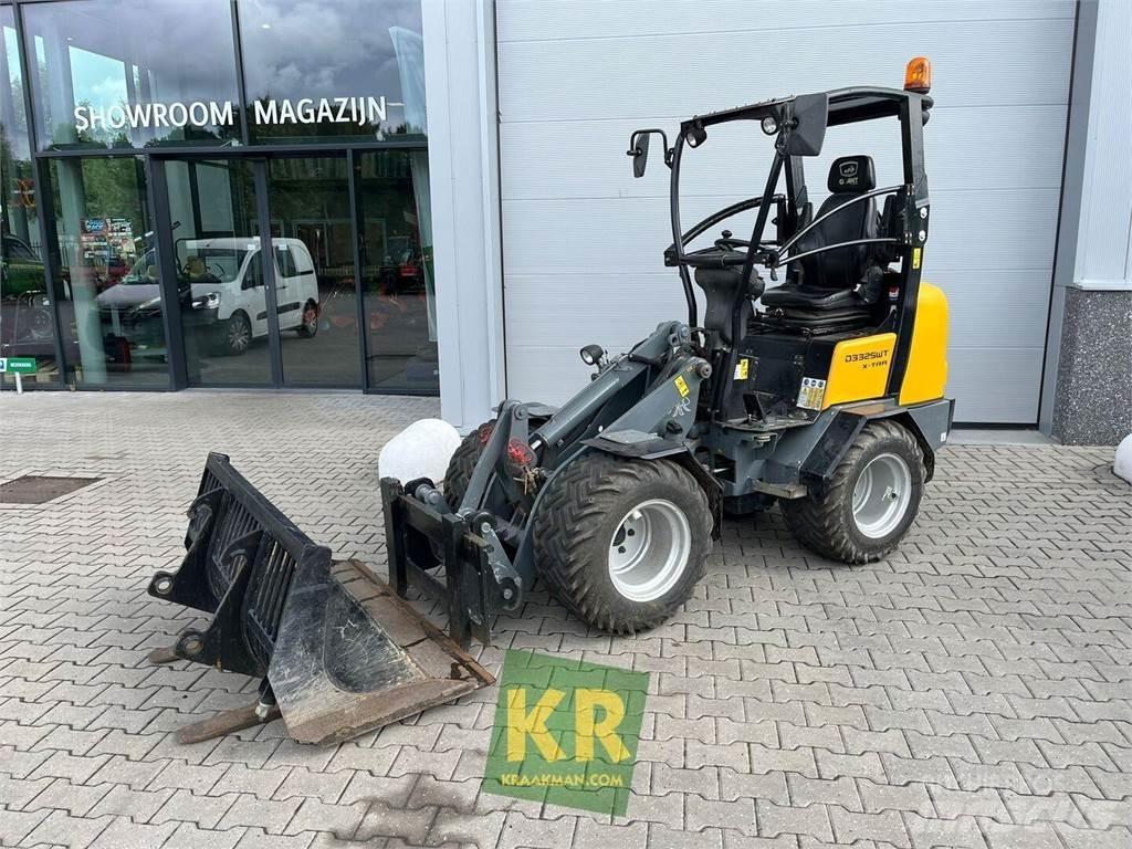 GiANT D332 Front Loaders