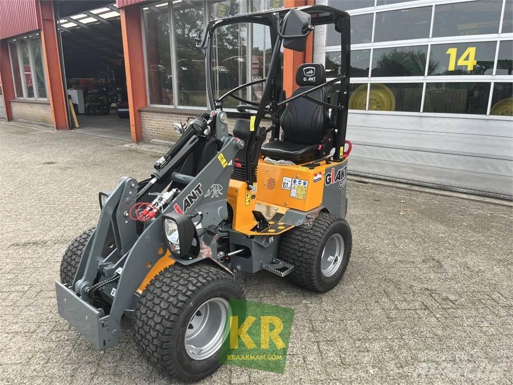 GiANT G1200 Front Loaders