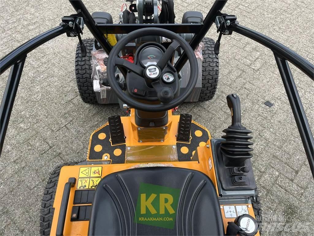 GiANT G1200 Front Loaders