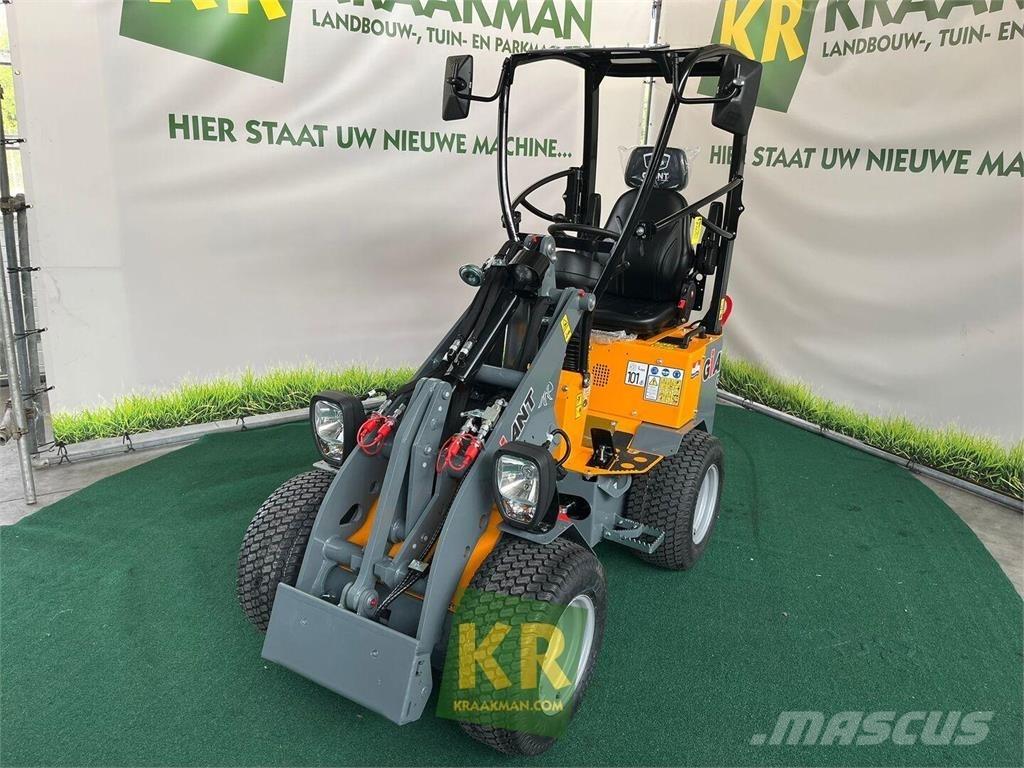 GiANT G1200 Front Loaders