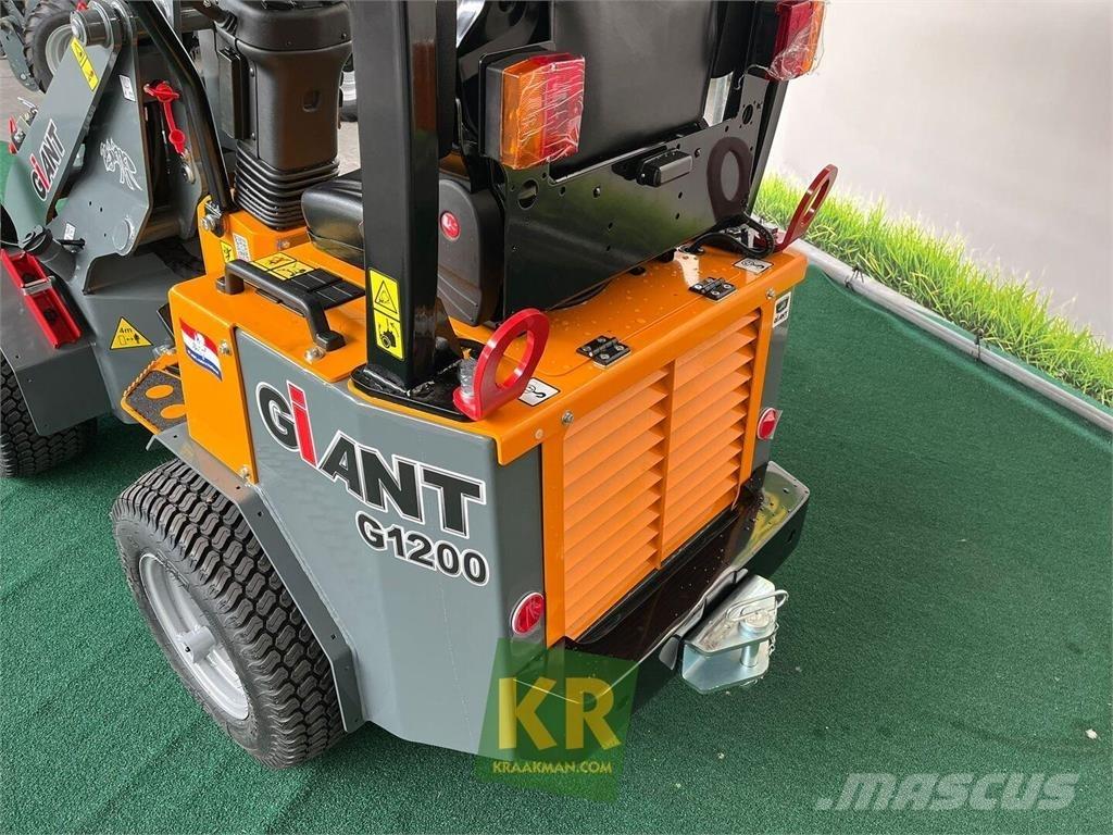 GiANT G1200 Front Loaders