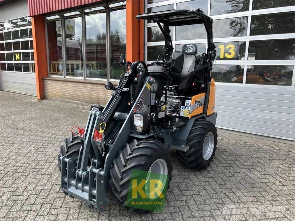 GiANT G1500 Front Loaders