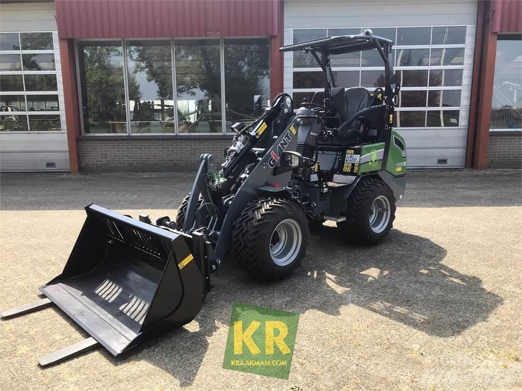 GiANT G2200E Front Loaders