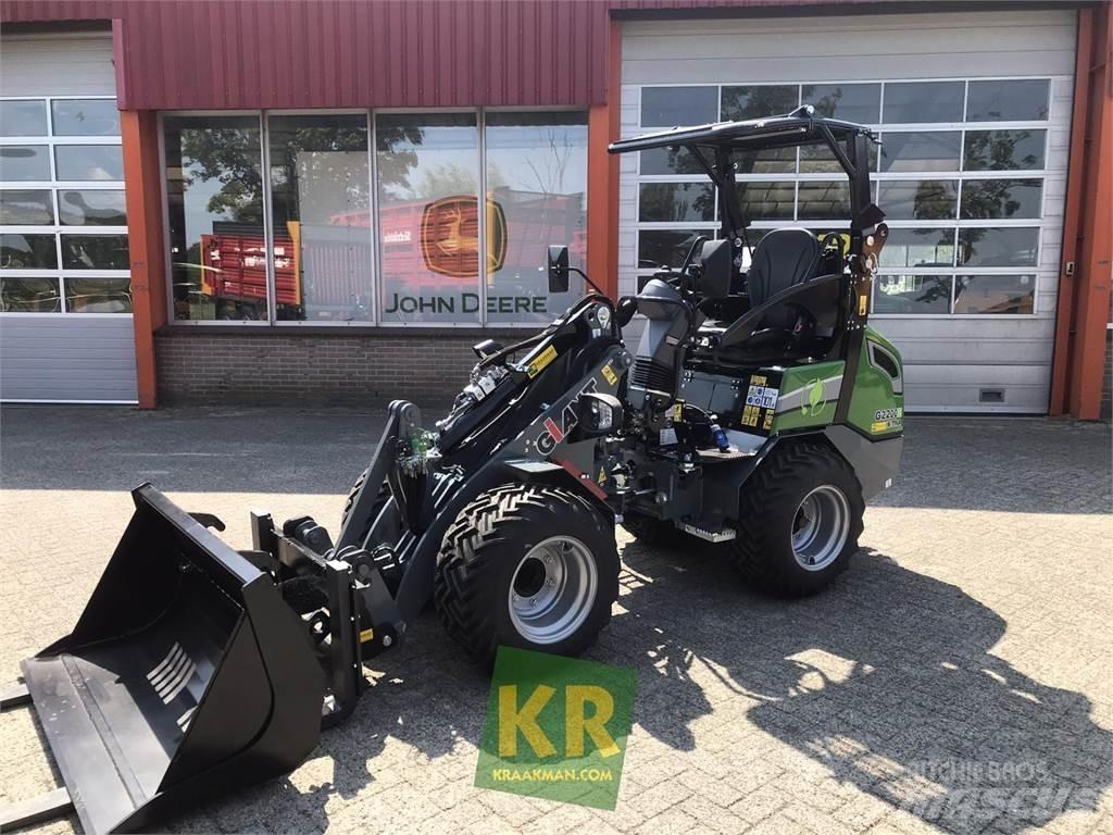 GiANT G2200E Front Loaders