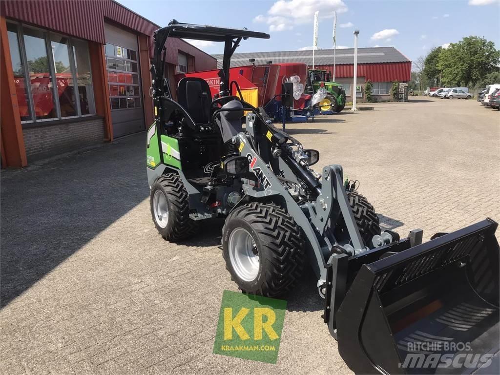 GiANT G2200E Front Loaders