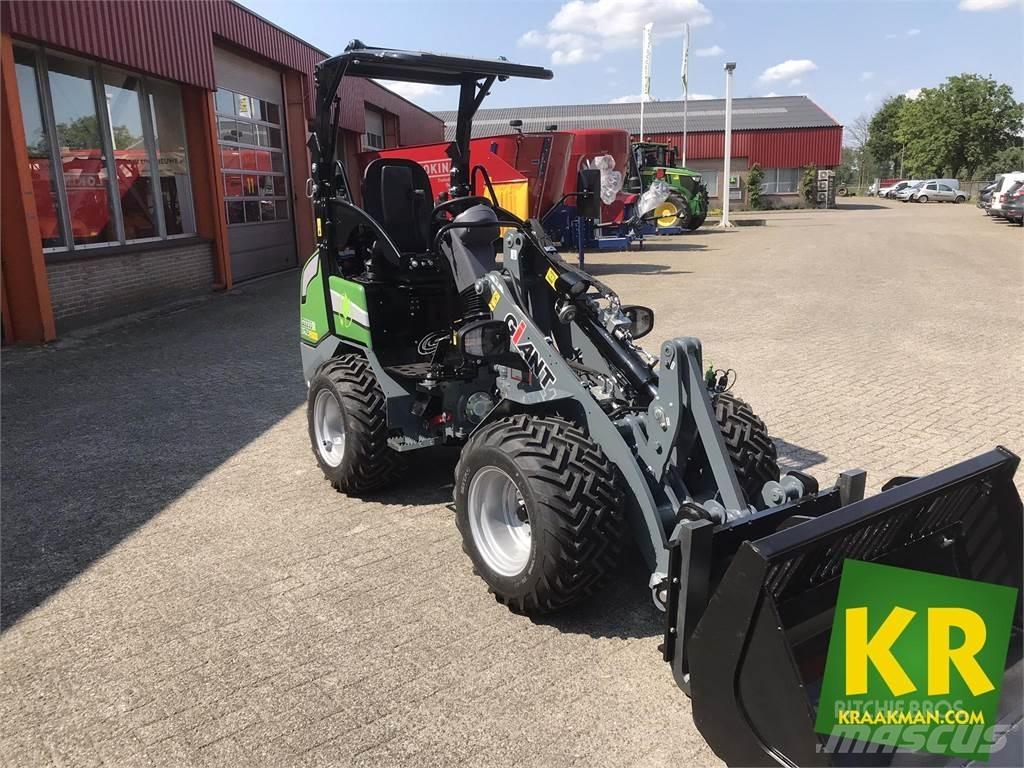 GiANT G2200E Front Loaders