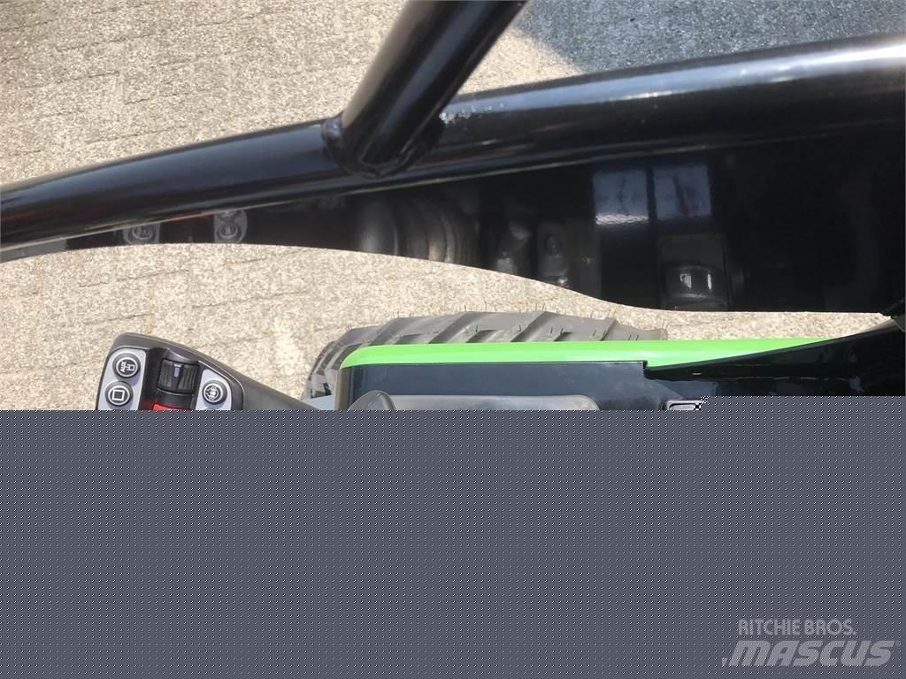 GiANT G2200E Front Loaders