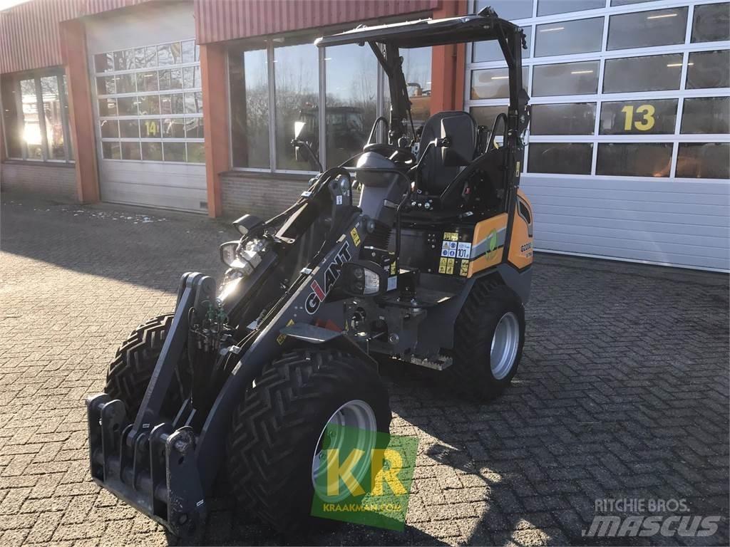 GiANT G2200E Front Loaders