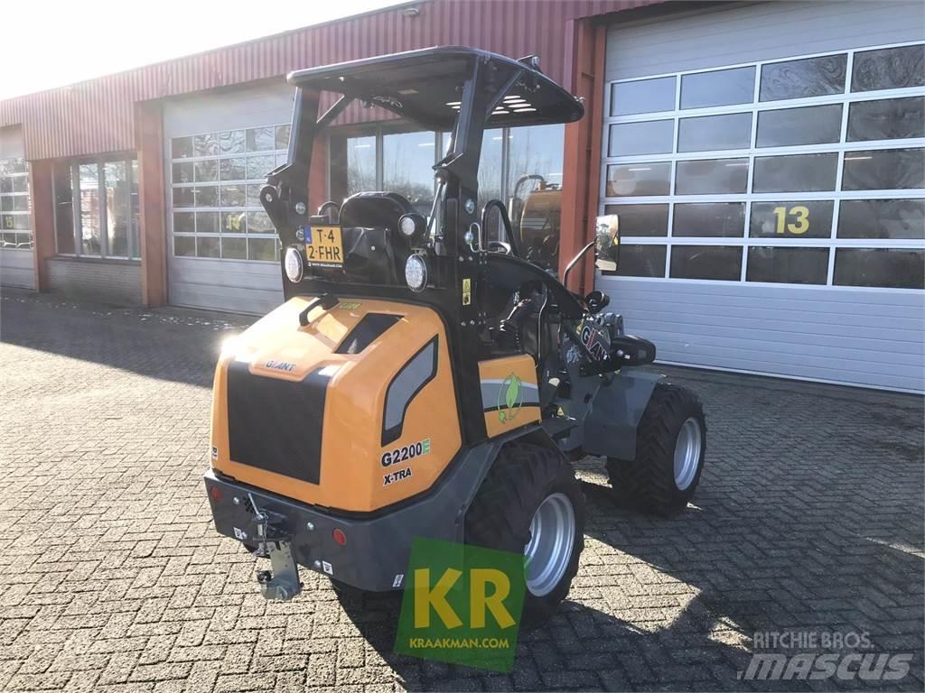 GiANT G2200E Front Loaders