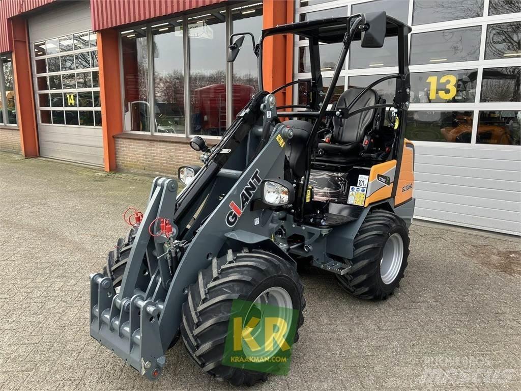 GiANT G2300 Front Loaders