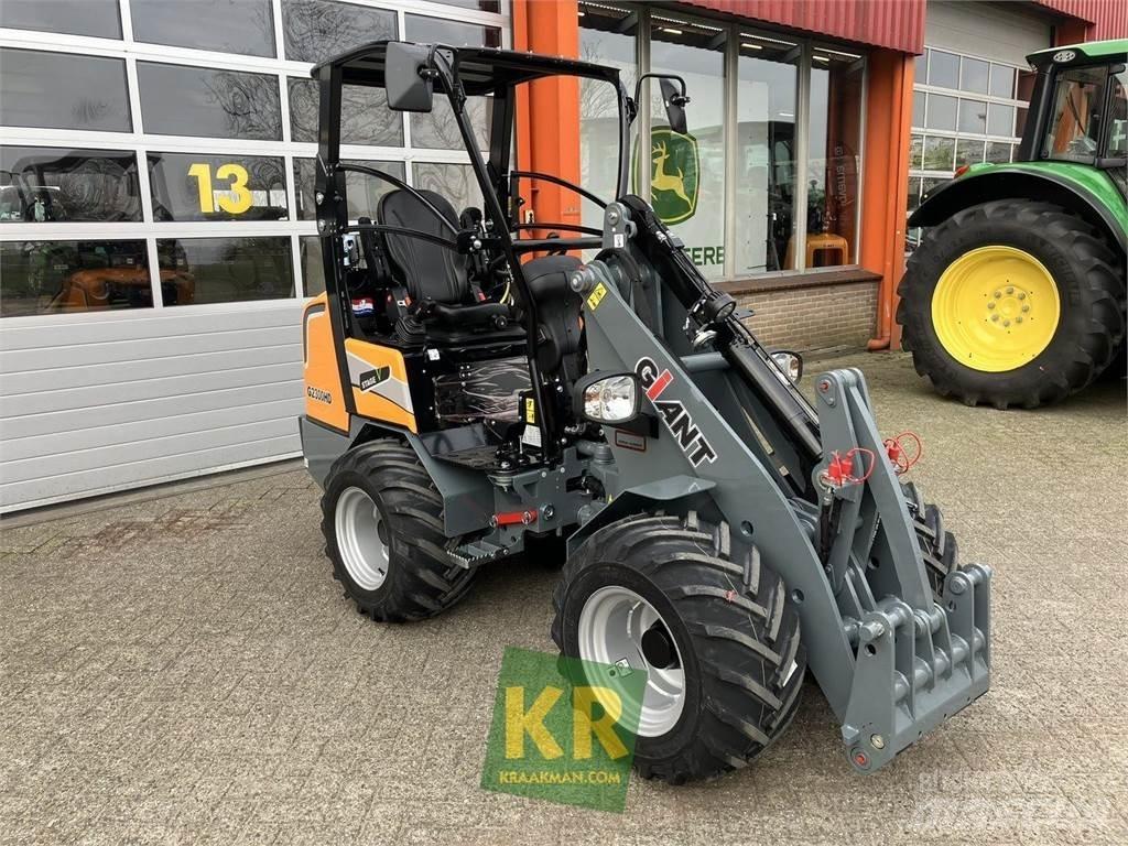 GiANT G2300 Front Loaders