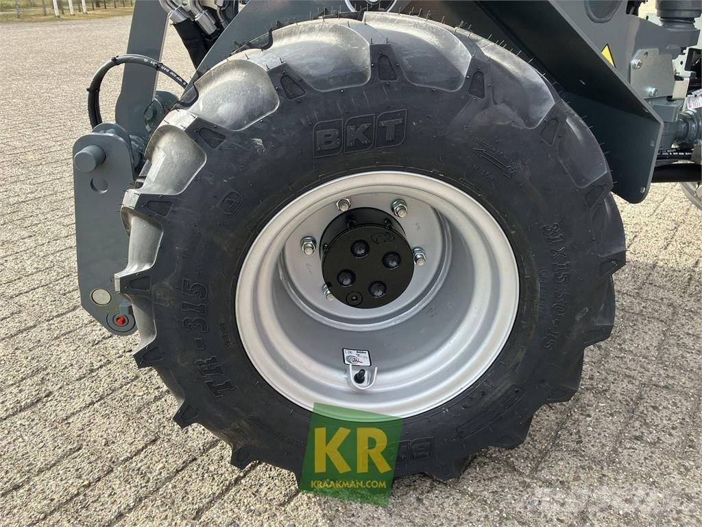 GiANT G2700 HD+ Front Loaders