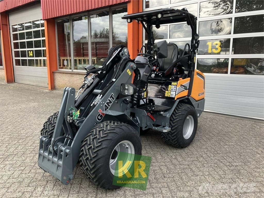 GiANT G2700 HD Front Loaders
