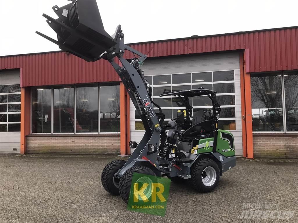GiANT G2700E Front Loaders