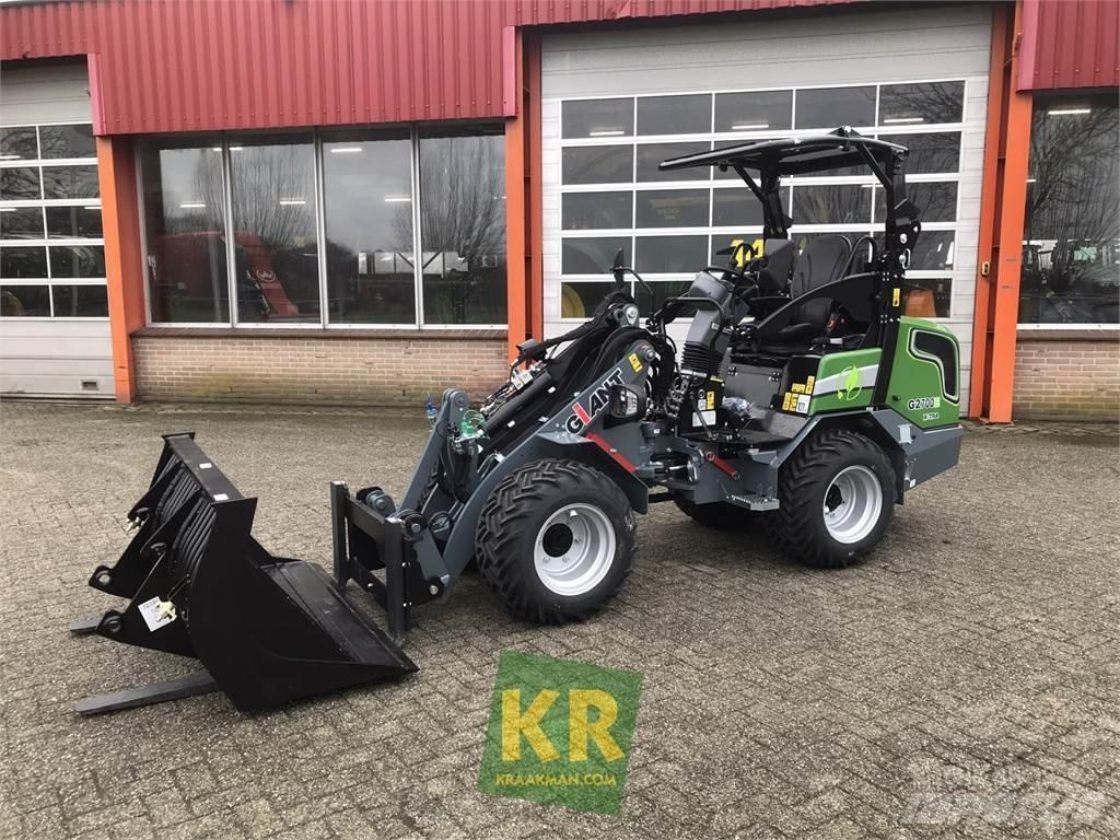 GiANT G2700E Front Loaders