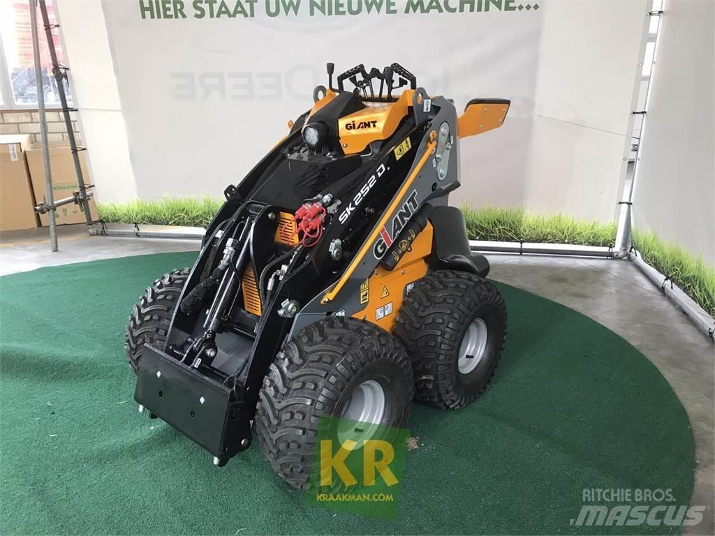 GiANT SK252D Front Loaders