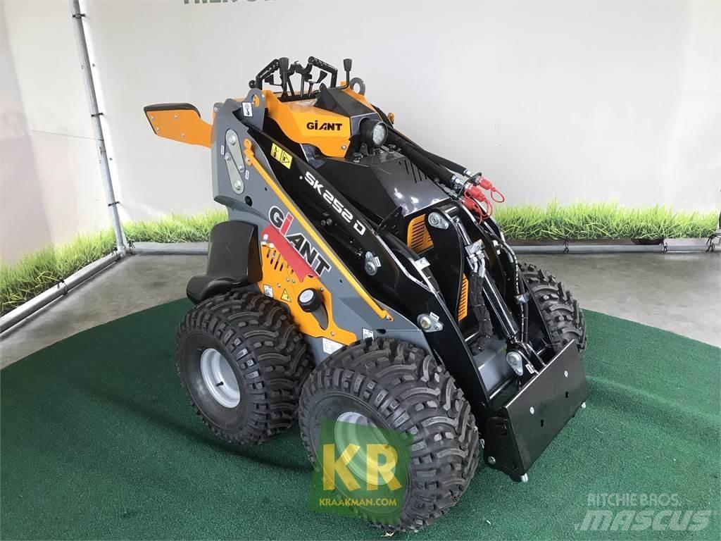 GiANT SK252D Front Loaders