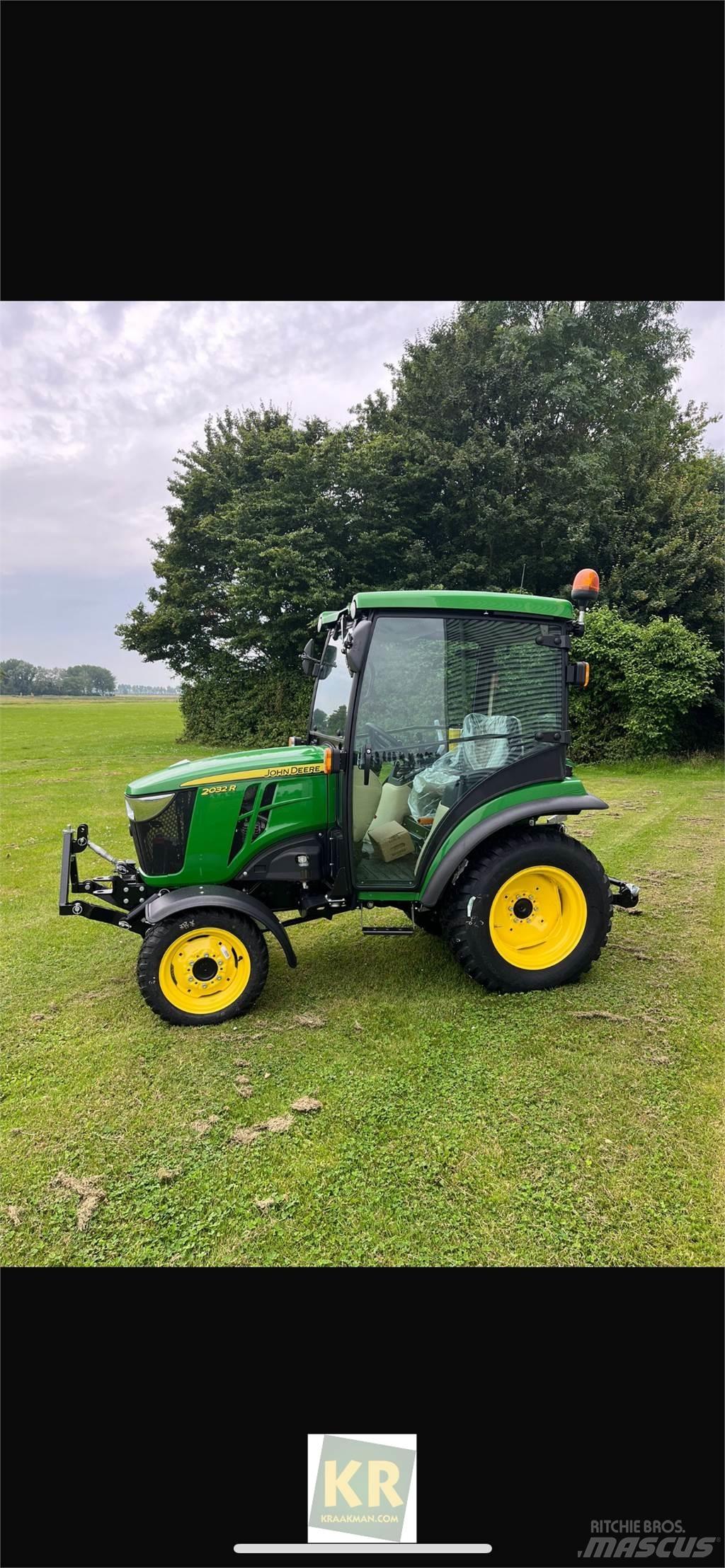 John Deere 2032R Compact tractors