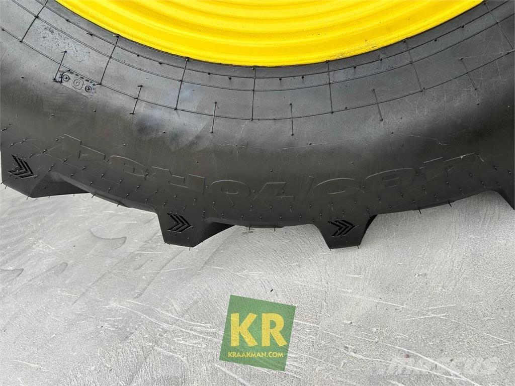 John Deere 5090M Tractors