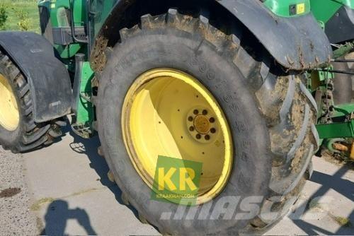 John Deere 6220 Tractors
