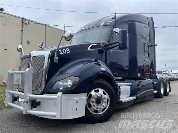 Kenworth T680 Conventional Trucks / Tractor Trucks