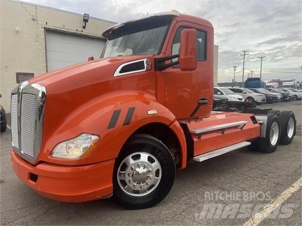 Kenworth T680 Conventional Trucks / Tractor Trucks