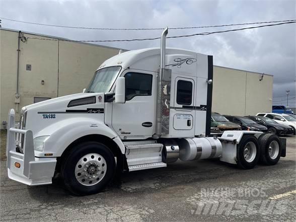 Kenworth T880 Conventional Trucks / Tractor Trucks