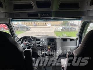 Peterbilt 579 Conventional Trucks / Tractor Trucks