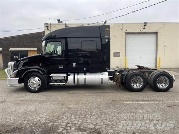 Volvo VNL64T730 Conventional Trucks / Tractor Trucks