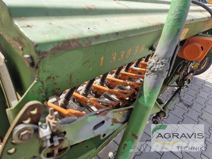 Amazone D8-30 SPECIAL Farm Drills