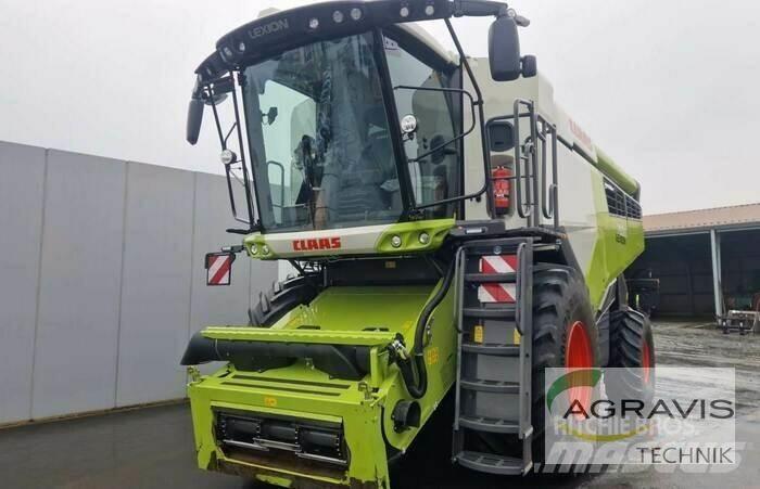 CLAAS LEXION 7500 Combine Harvesters