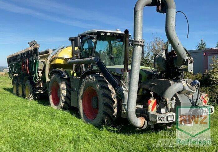 CLAAS XERION 3800 TRAC Manure spreaders