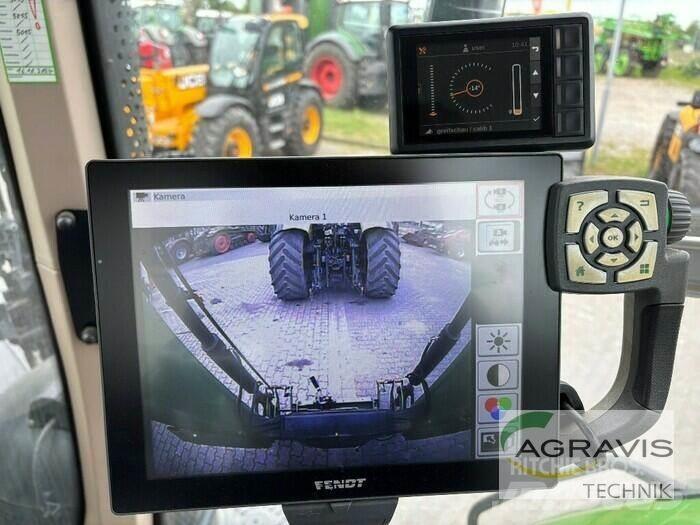 Fendt 824 VARIO S4 Tractors