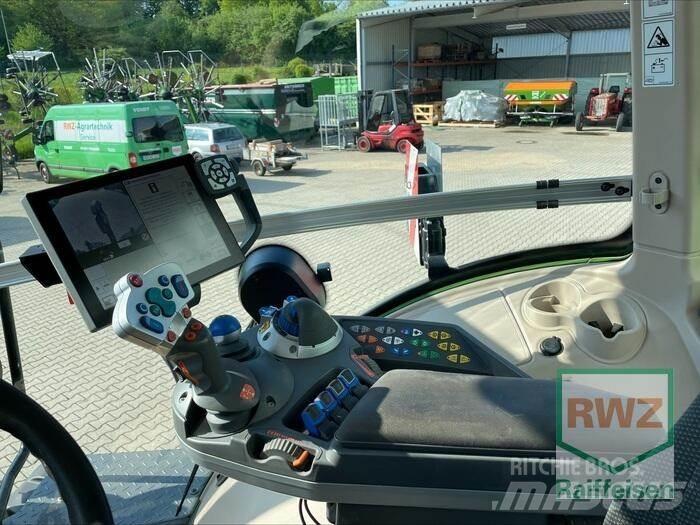 Fendt 933 Vario Tractors