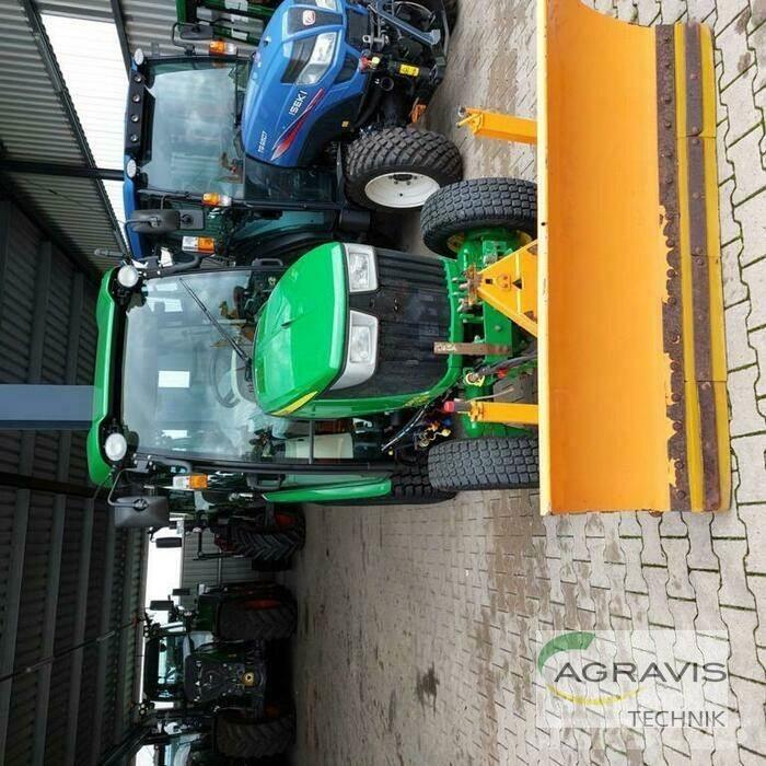John Deere 3045 R Tractors