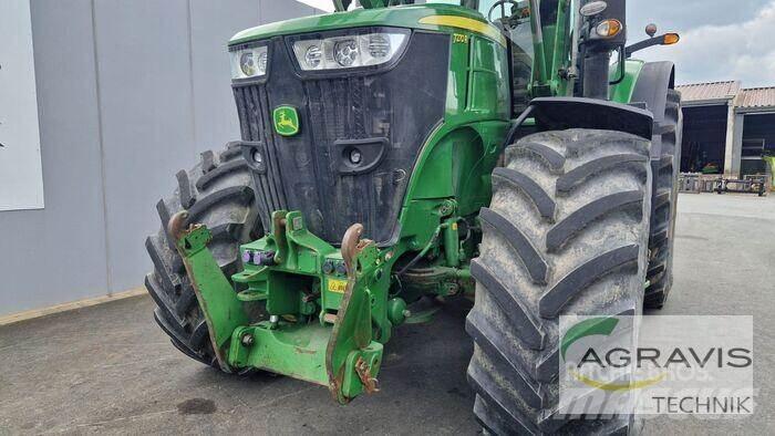 John Deere 7270 R Tractors