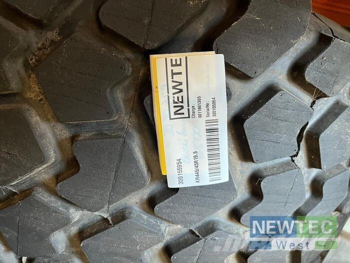  KR445/45R19.5 Tires, wheels and rims