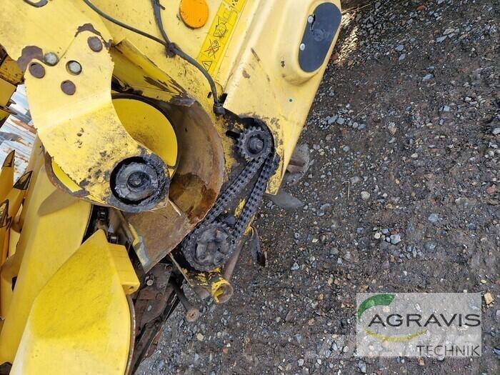 New Holland MF 875 W Combine Attachments