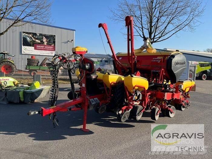 Väderstad TEMPO TPF 8 Farm Drills
