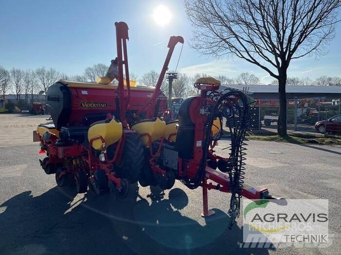 Väderstad TEMPO TPF 8 Farm Drills