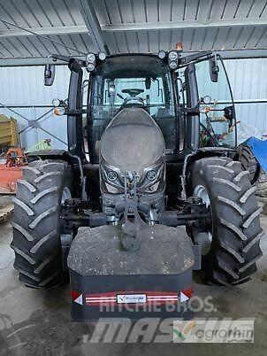 Valtra G125 Tractors