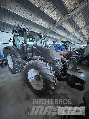 Valtra G125 Tractors