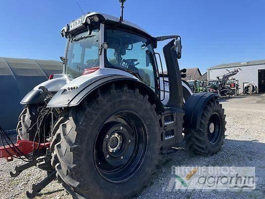 Valtra T215A Tractors
