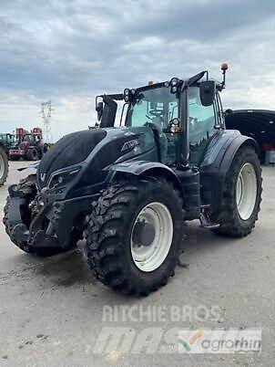Valtra T234 VERSU Tractors