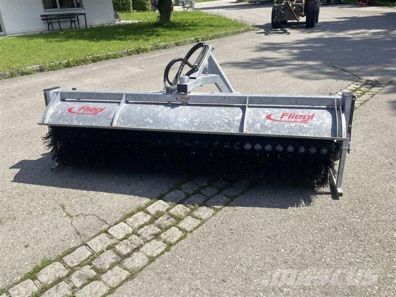 Fliegl TYP 700 Sweepers