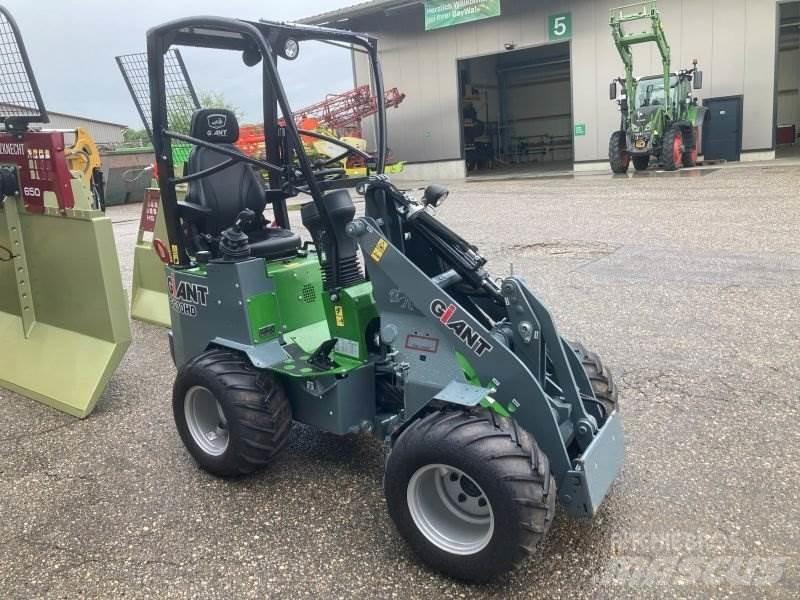 GiANT G1200 Skid Steer Loaders