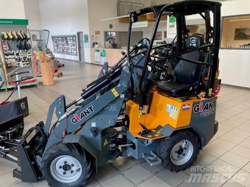 GiANT G1200 Skid Steer Loaders