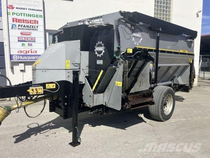 HIRL T110 Mixer feeders