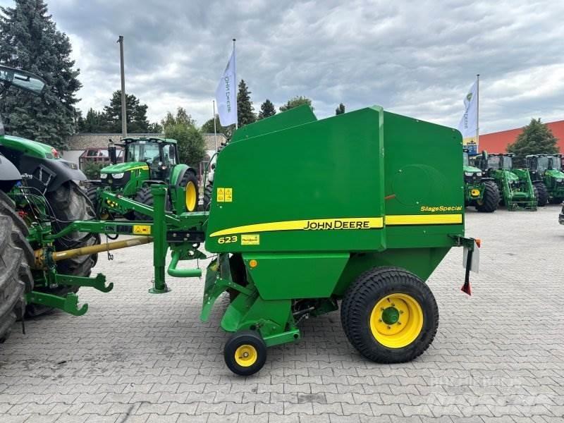 John Deere 623 Round balers