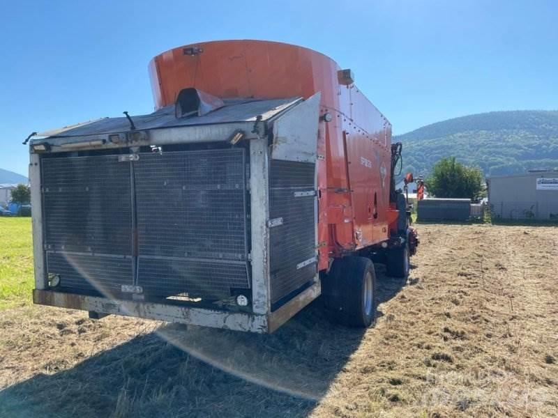 Kuhn SPW 25 Mixer feeders